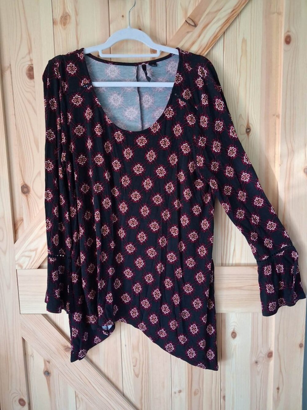 Women's Petite XL Boho Tunic Top Black Red Print Bell Sleeve Asymmetrical
